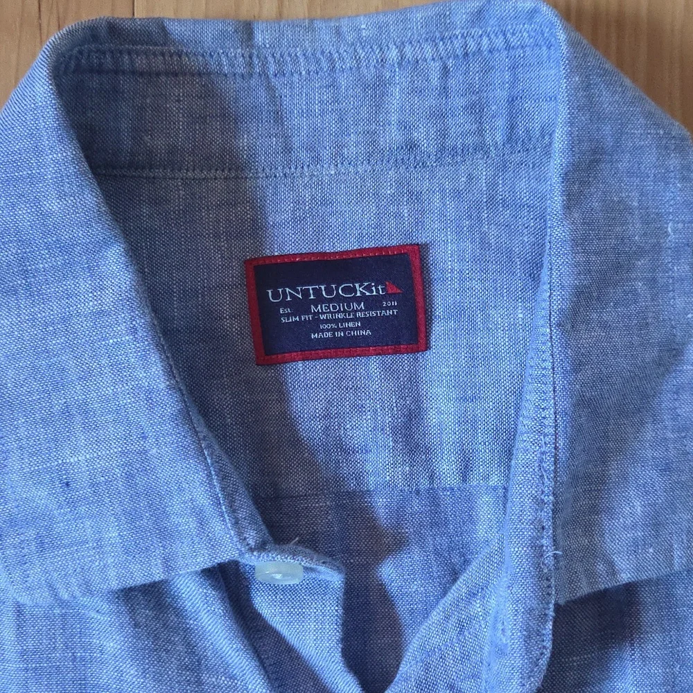 UnTuckit Linen Short Sleeve Shirt. - Picture 2 of 5